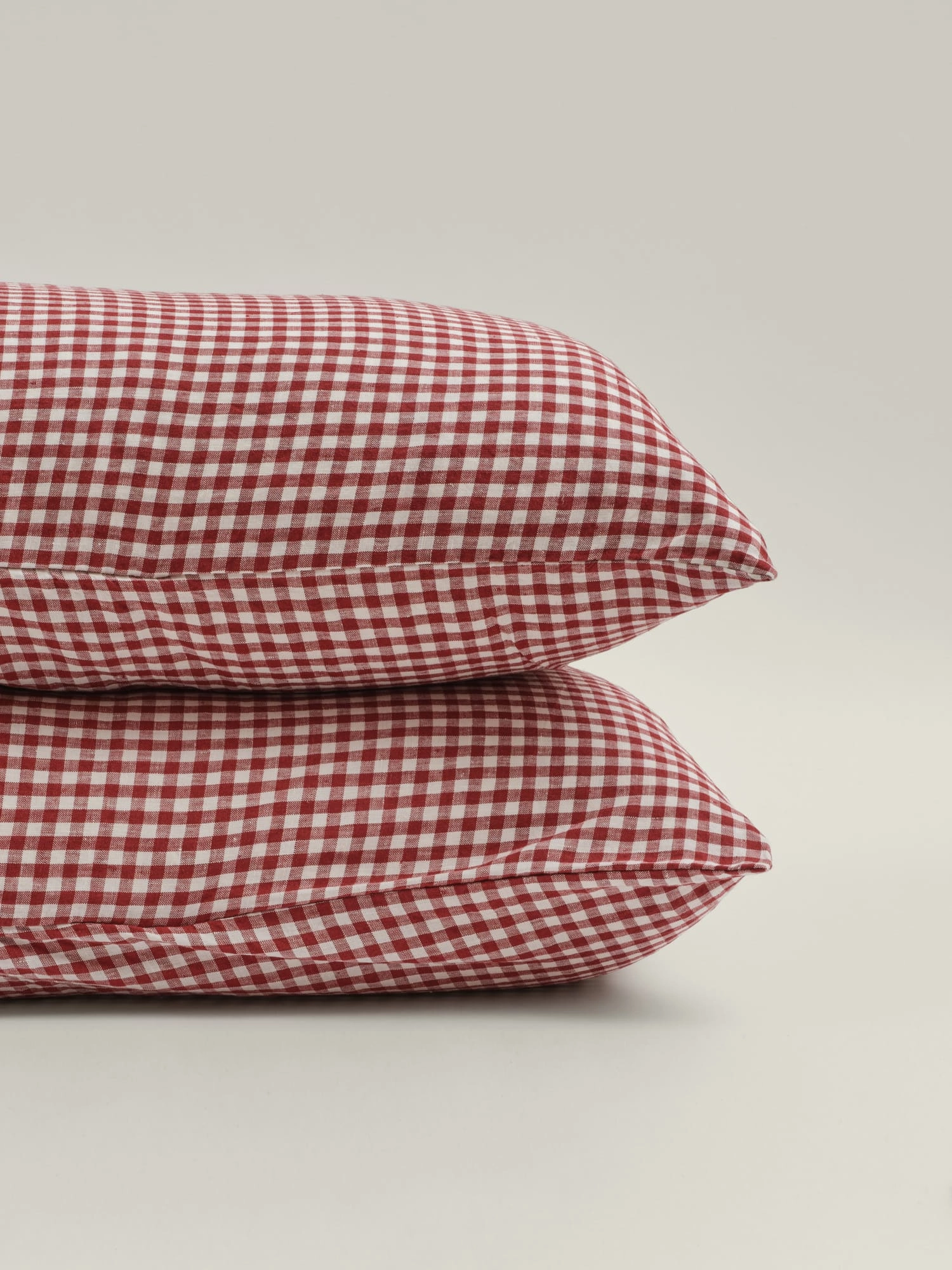 100% Linen Pillowcase Set (of two) in Pinot Gingham