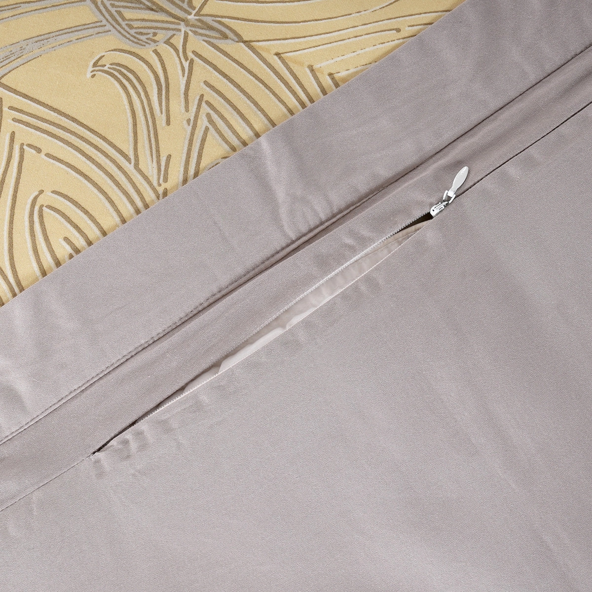 Classical Ornate Baroque Feathering 8pcs Duvet Cover Set Gold