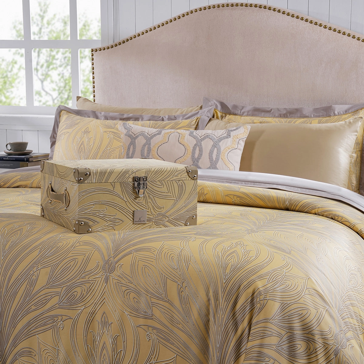 Classical Ornate Baroque Feathering 8pcs Duvet Cover Set Gold