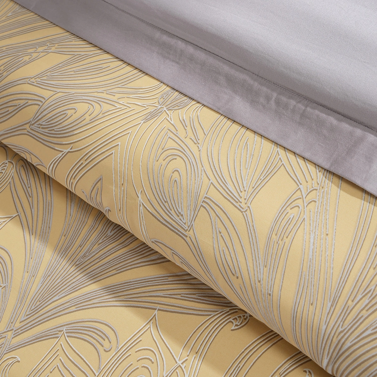 Classical Ornate Baroque Feathering 8pcs Duvet Cover Set Gold