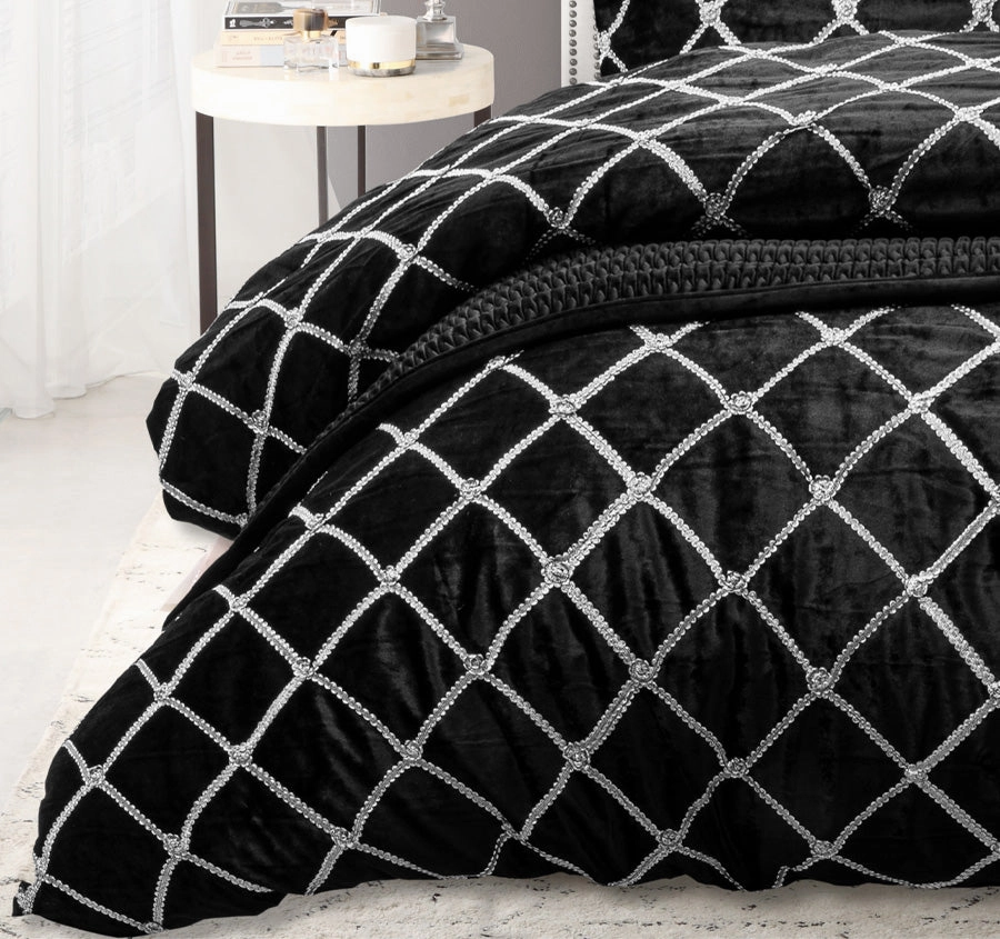 Julienne Quilt Cover Set Range Noir