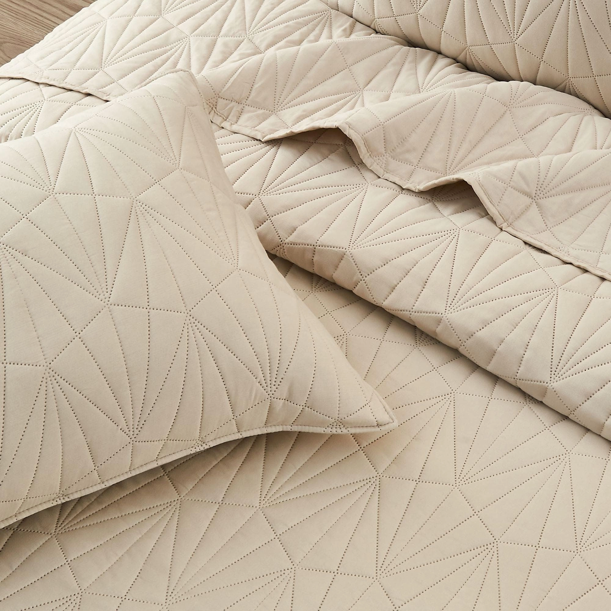 Oversized Geometric Pinsonic Quilt Set - Blakely Collection