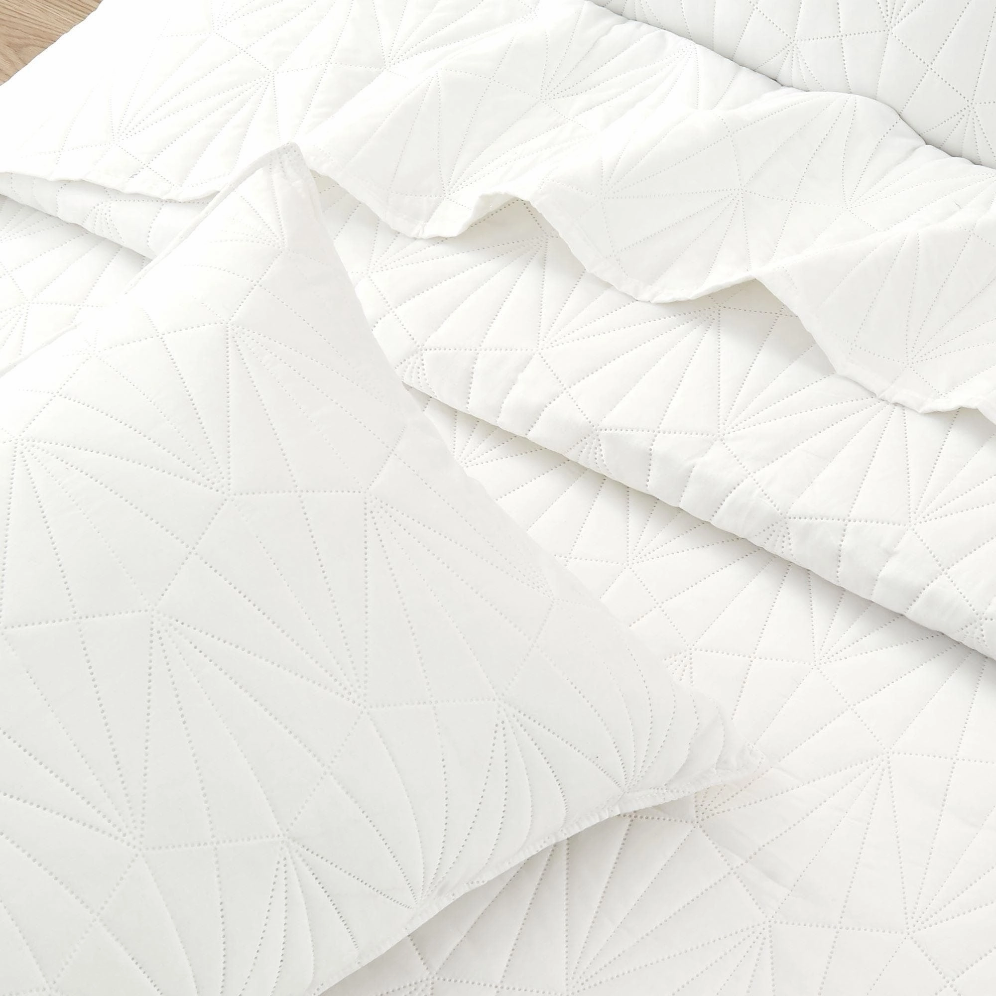 Oversized Geometric Pinsonic Quilt Set - Blakely Collection