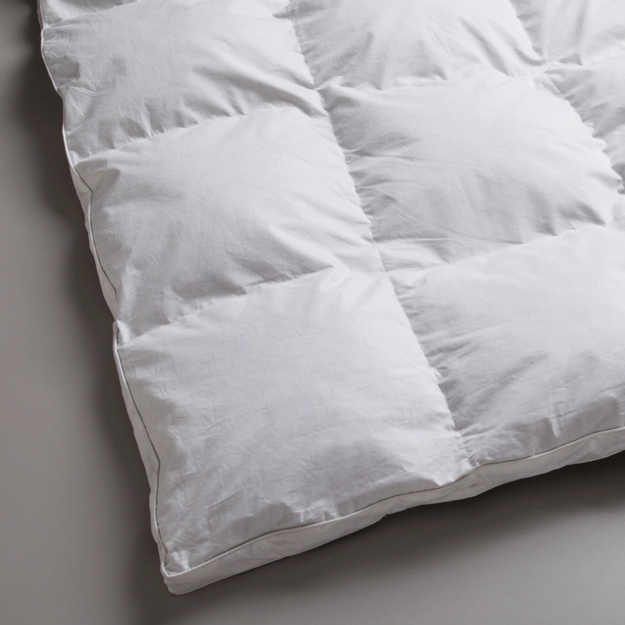 White Goose Down Quilt 80/20 by Logan and Mason